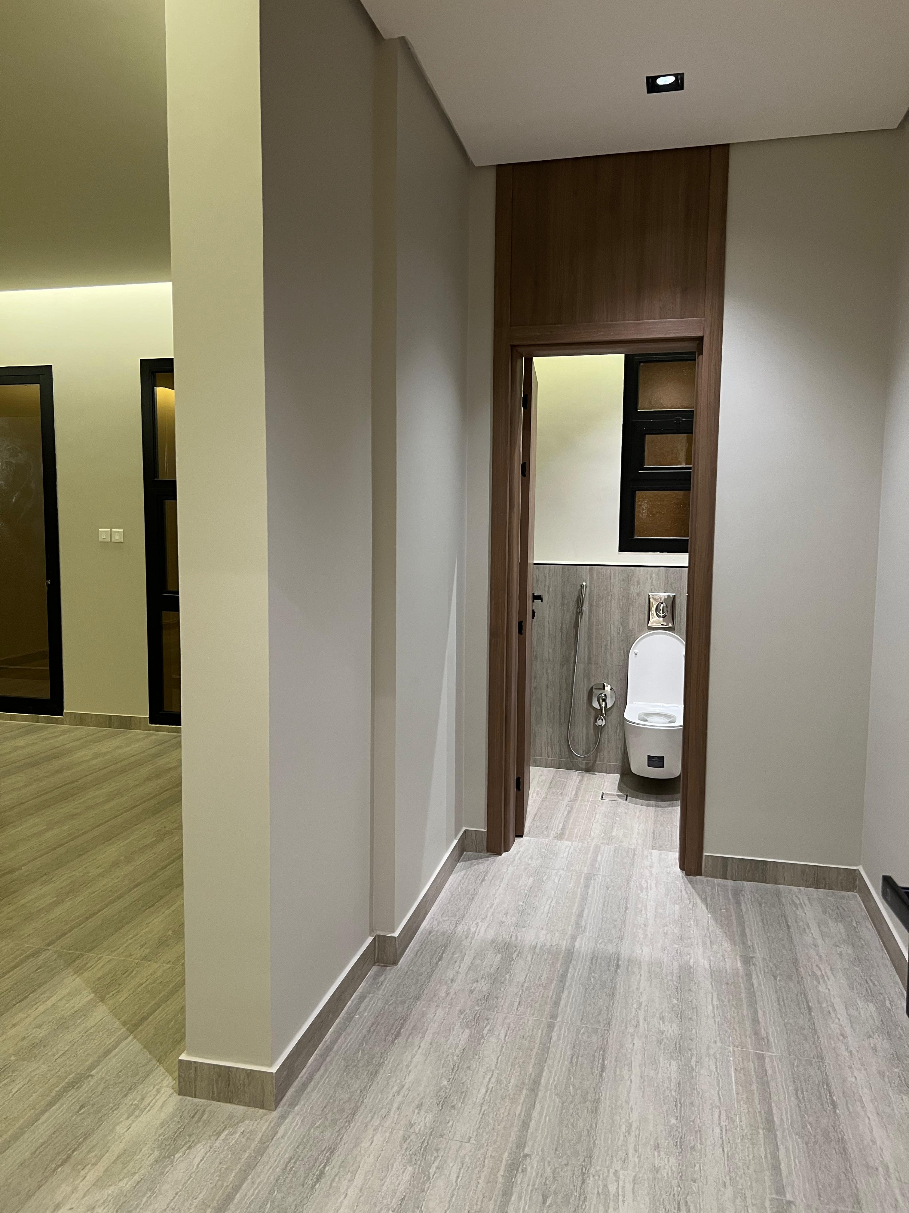 **Luxury Apartment for Rent in King Fahd District - Ground Floor** 🏡